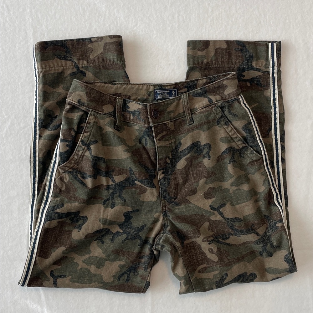 Abercrombie and Fitch Camo Pants with Stripe Size 2
Distressed wash. - Picture 1 of 6